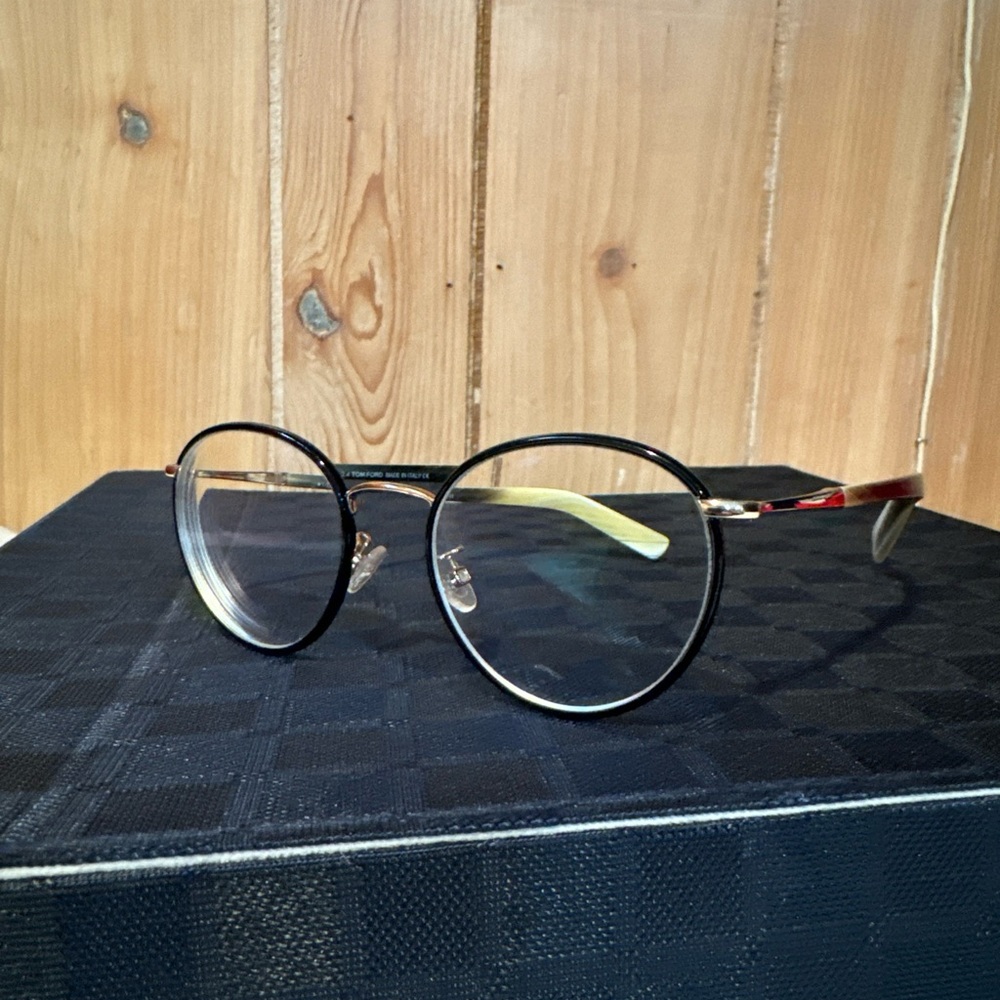 TOM FORD 5332 COL 005 SIZE 51/20/150. HORN TEMPLE BLACK METAL FRONT.